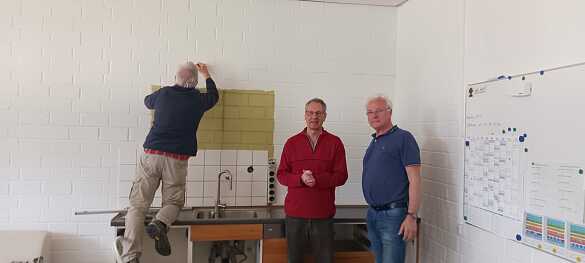 Eine Küchenzeile wird eingebaut