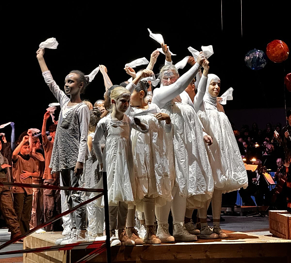Die Aufführung der Grundschule Walliser Straße bei der Stadtteiloper 2025