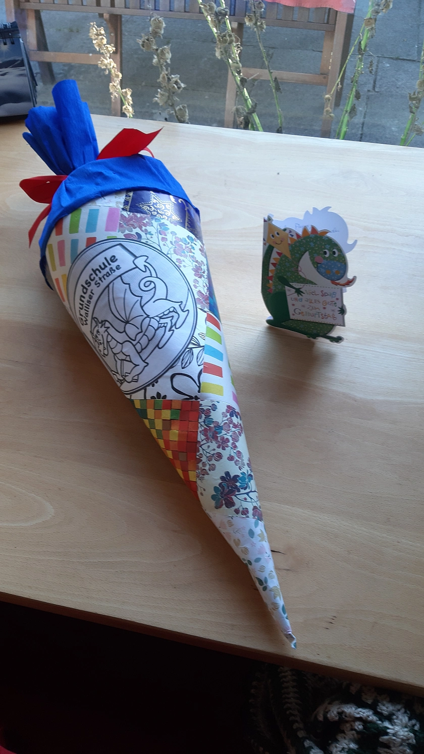 Schult&uuml;te mit Schulogo