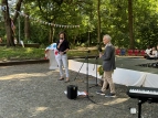 Herr Leimbach und Frau Braun moderieren die Einschulungsfeier von Trio B-E-H