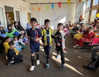 Kostüme-Modenschau in den Lerngruppen