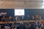 Kinder vom Tanzprojekt auf der Bühne