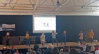 Kinder vom Tanzprojekt auf der Bühne
