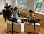 Instrumente spielen in der Klangwerkstatt