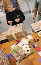 Schüler:innen basteln ihr eigenes Drumm-o-phon
