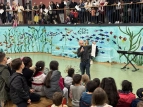 Herr Leimbach verkündet die Ergebnisse der Aktionstage Zu Fuß zur Schule