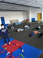 Schüler:innen nutzen unsere Bewegungslandschaft für Bewegungsspiele