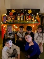 Gebastelte Lichthäuser der Schüler:innen