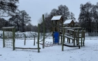 Schnee auf dem Schulhof
