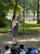 Louise und Daniel Relle führen ihr Stück Cirque Gourmet auf