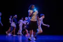 Schülerinnen und Schüler bei ihrem Auftritt auf der Bühne