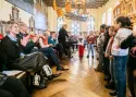 Kinder singen beim Friedenskonzert